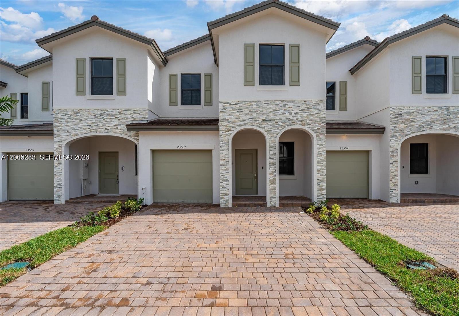 Beautiful townhouse located in the desirable Siena Reserve community, built in 2022. This well-maintained home offers a modern layout with spacious living areas, an open-concept kitchen, and plenty of natural light throughout.
The property features contemporary finishes, comfortable bedrooms, and a private outdoor space perfect for relaxing or entertaining. Located in a growing area of Miami, with easy access to major roads, shopping, dining, and schools.
Currently tenant-occupied, making it a great investment opportunity with immediate rental income.