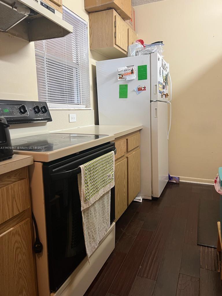 COUNTRY GARDENS CONDO - Residential