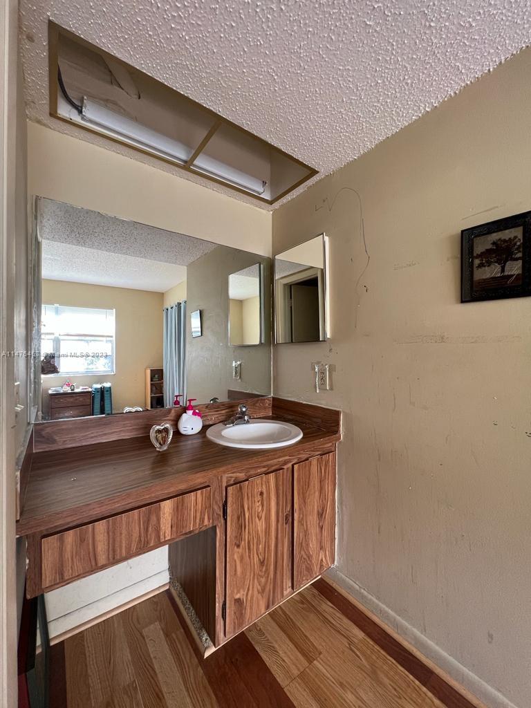 COUNTRY GARDENS CONDO - Residential