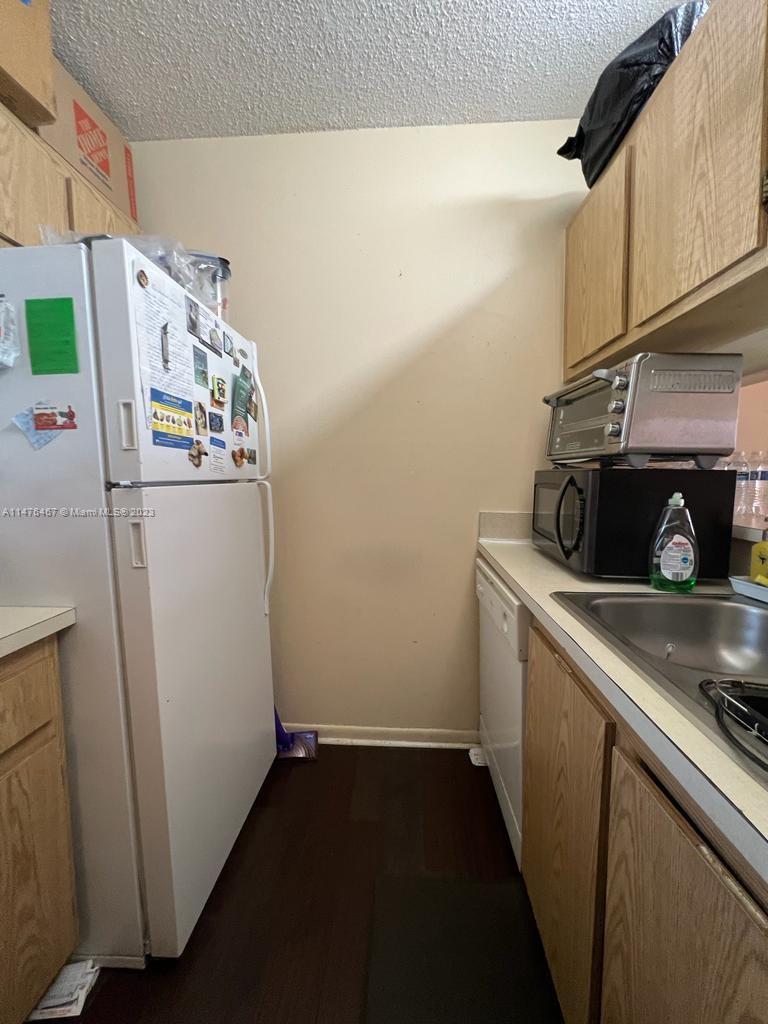 COUNTRY GARDENS CONDO - Residential