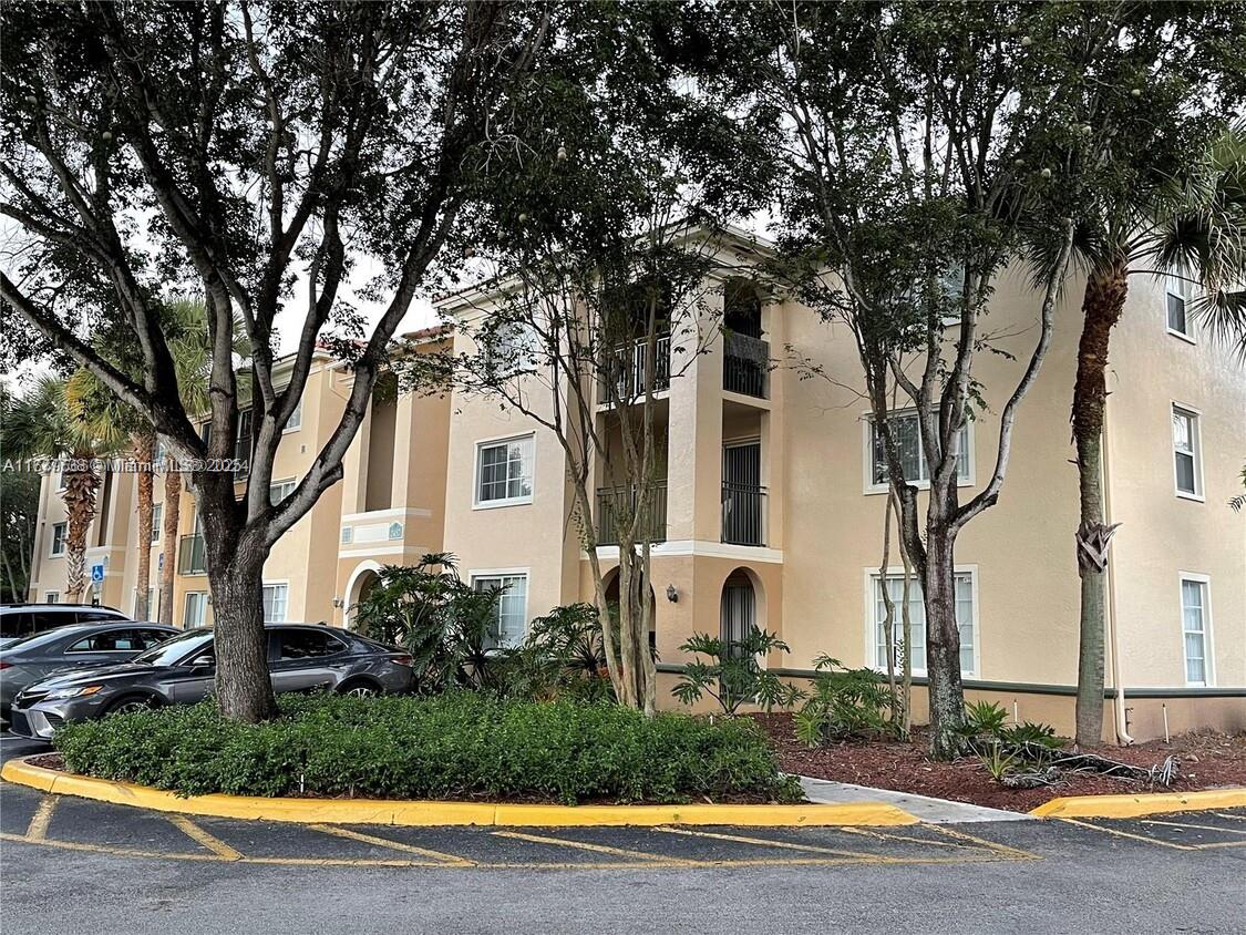 AVENTINE AT MIRAMAR CONDO - Residential Lease
