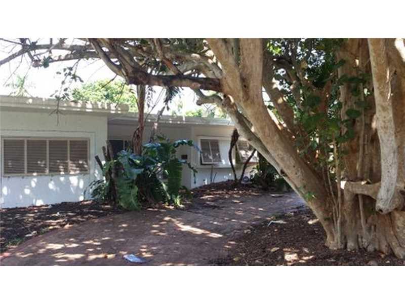 Great house in exclusive community in North Miami. Very nice neighborhood Employees and family members residing with employees of JPMorgan Chase Bank, N.A, its affiliates or subsidiaries are strictly prohibited from directly or indirectly purchasing any p roperty owned by JPMorgan Chase Bank, N.A.   ALL HIGHEST & BEST OFFERS DUE NO LATER THAN 1pm, 10/23/15