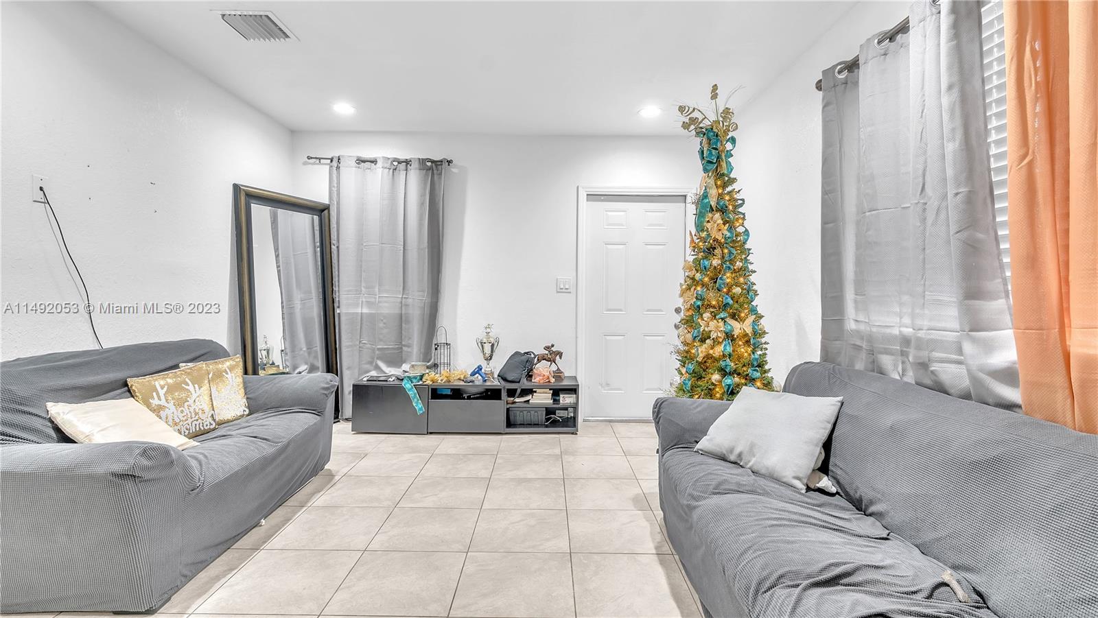 PINE RIDGE PARK - Residential