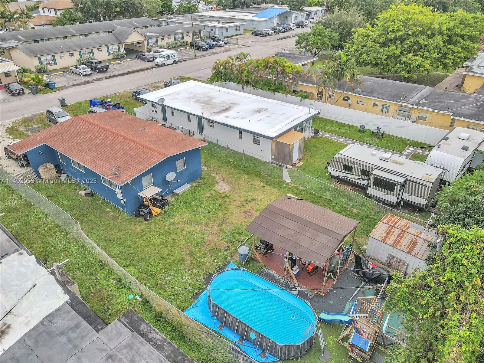 PINE RIDGE PARK - Residential
