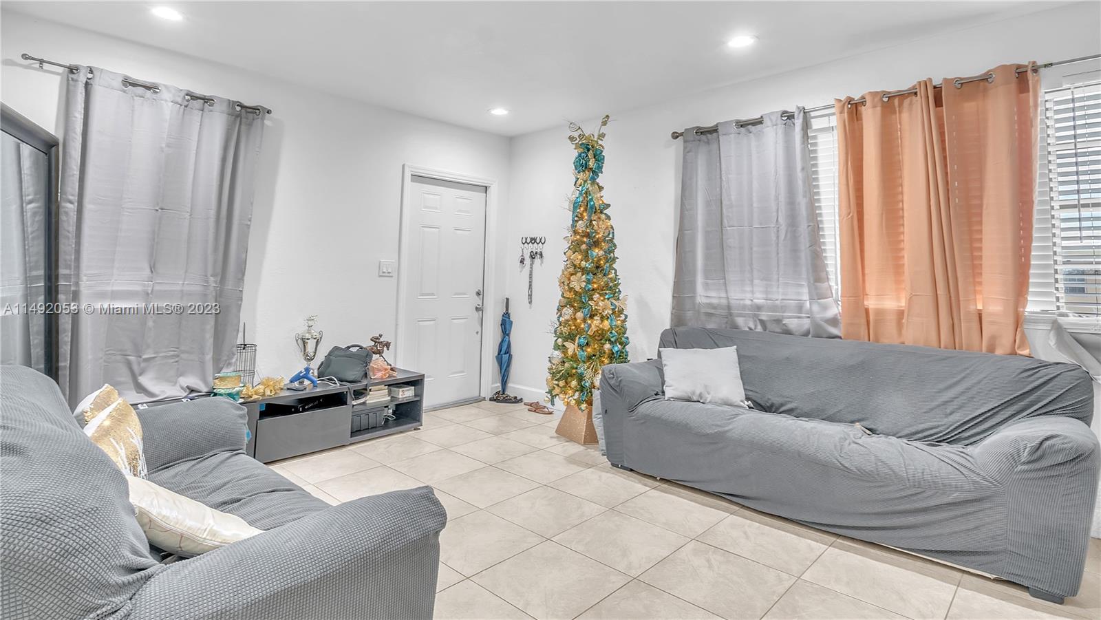 PINE RIDGE PARK - Residential