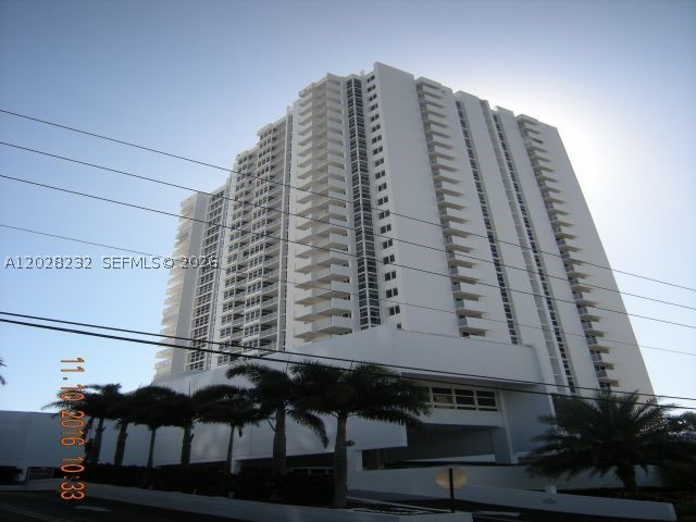 Breathtaking large split bedroom plan with ocean and bay views.  NE, Does not face construction.  Renaissance stands between the new Waldorf Astoria and Ritz Carlton Condominiums for the ultimate luxury locale.  Renaissance contains a complete package of amenities including but not limited to pool, tennis/pickleball, spa, sauna, state of the art gym, ladies separate gym, and billiard/ping pong room.   Building also boasts 3rd floor ballroom, and Sky Lounge on 29th floor with breathtaking views.  Available for daily use or can be reserved for private functions.  Both facilities have kitchen and bar facilities.  Close to Pompano and Commercial Blvd piers,  shopping, restaurants, houses of worship and Fort Lauderdale International Airport.