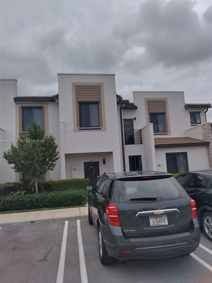 VIA VENTURA NEIGHBORHOOD - Residential