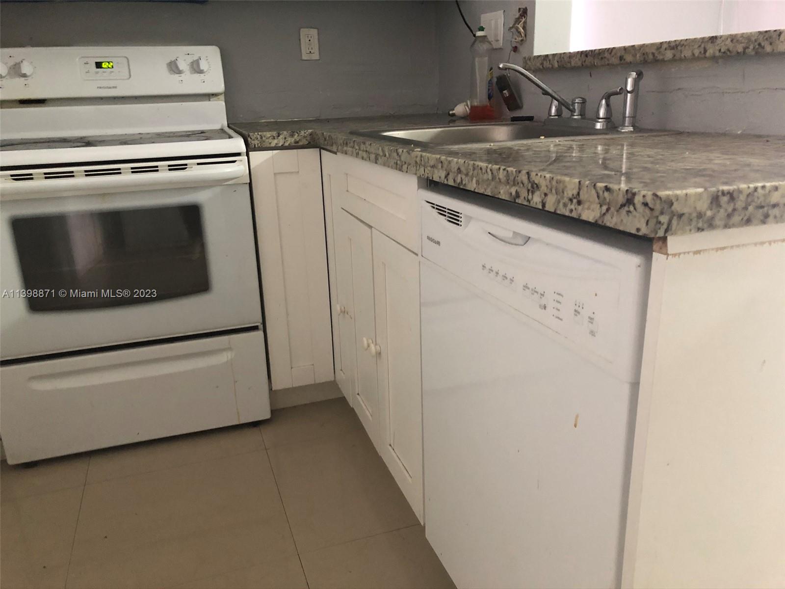 NORTH LAUDERDALE ESTATES - Residential