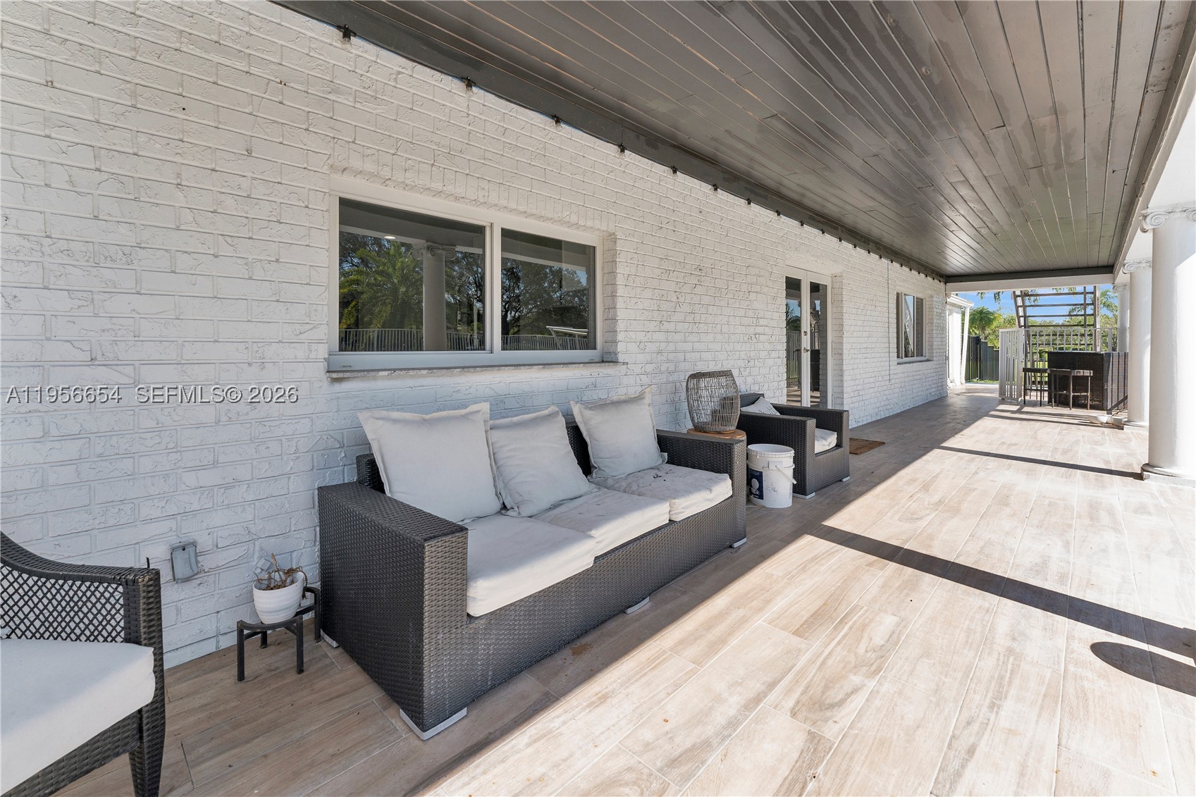 LAUREL OAKS EAST - Residential