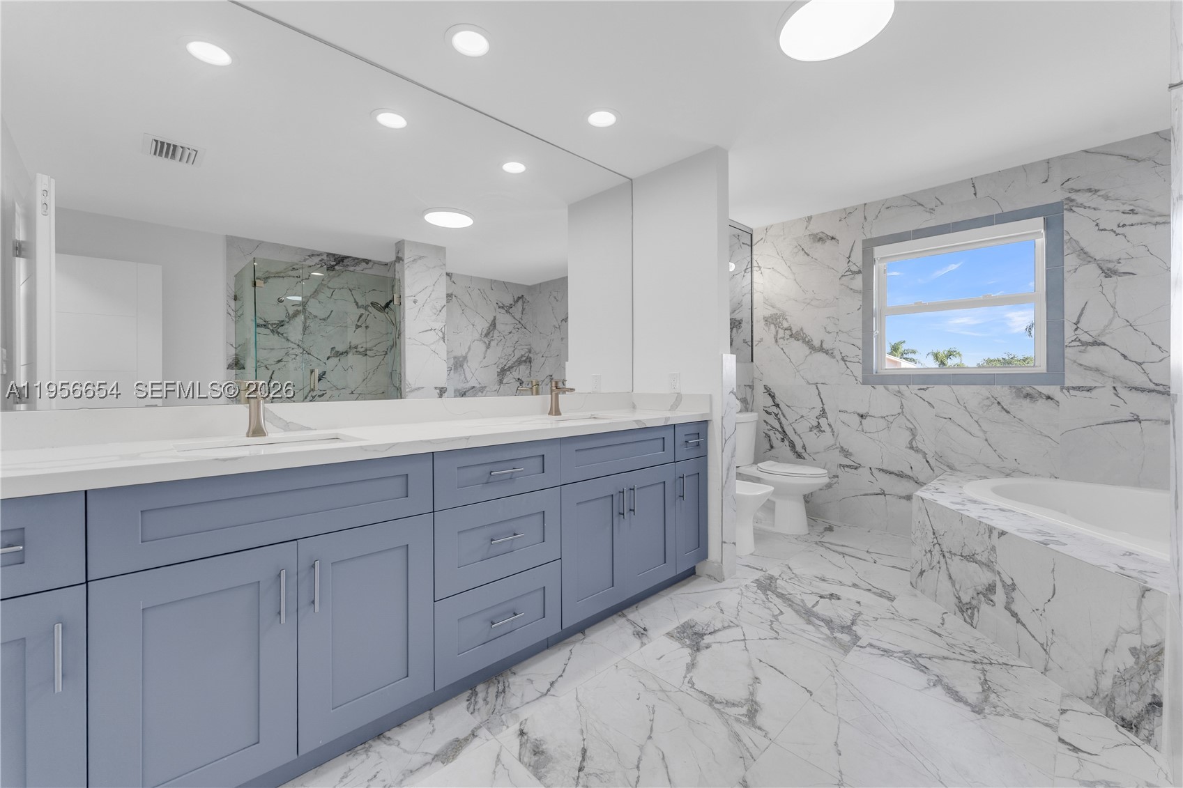 LAUREL OAKS EAST - Residential