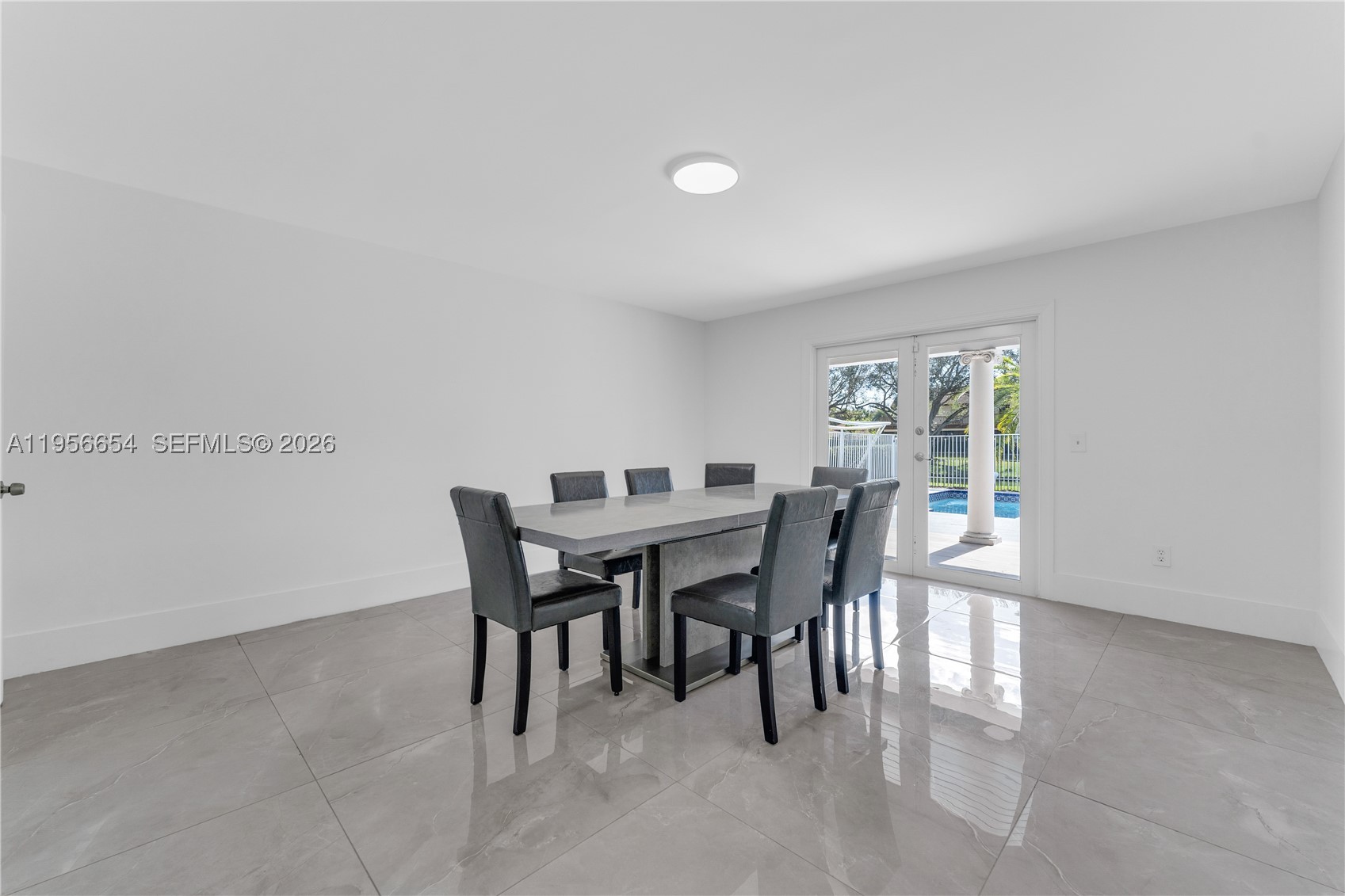 LAUREL OAKS EAST - Residential