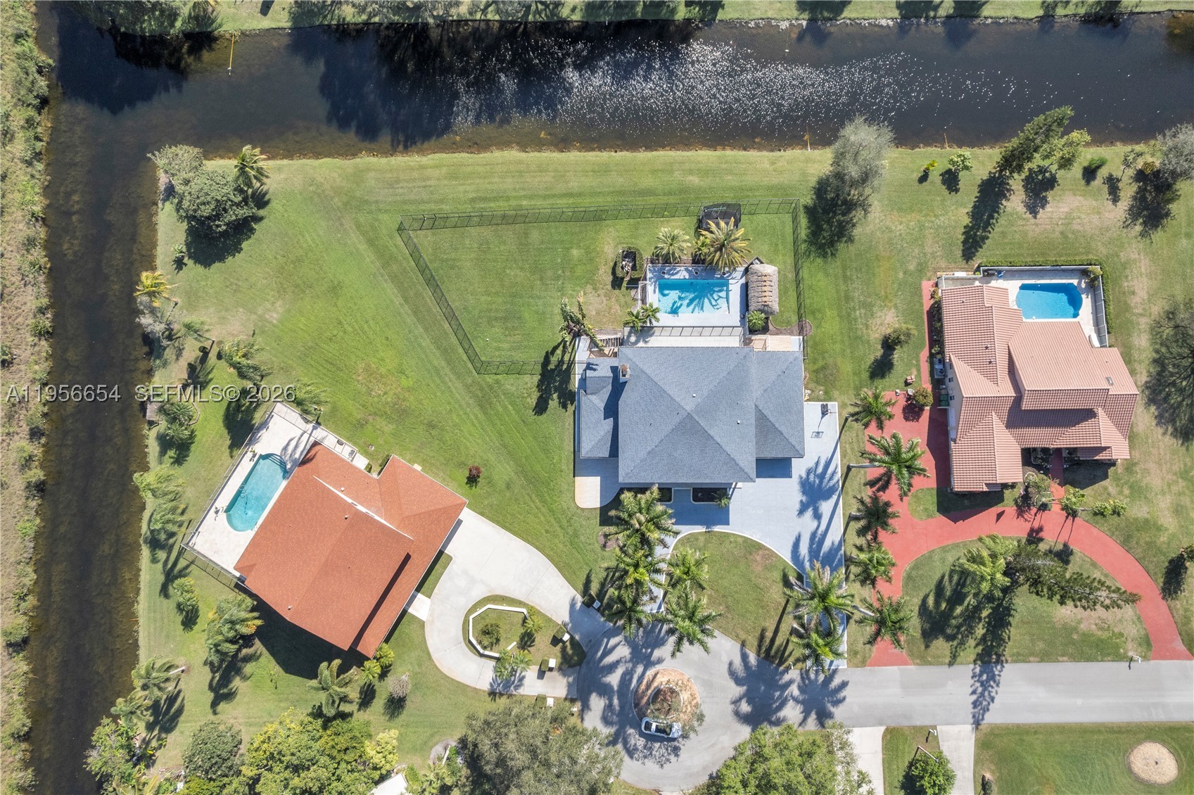 LAUREL OAKS EAST - Residential