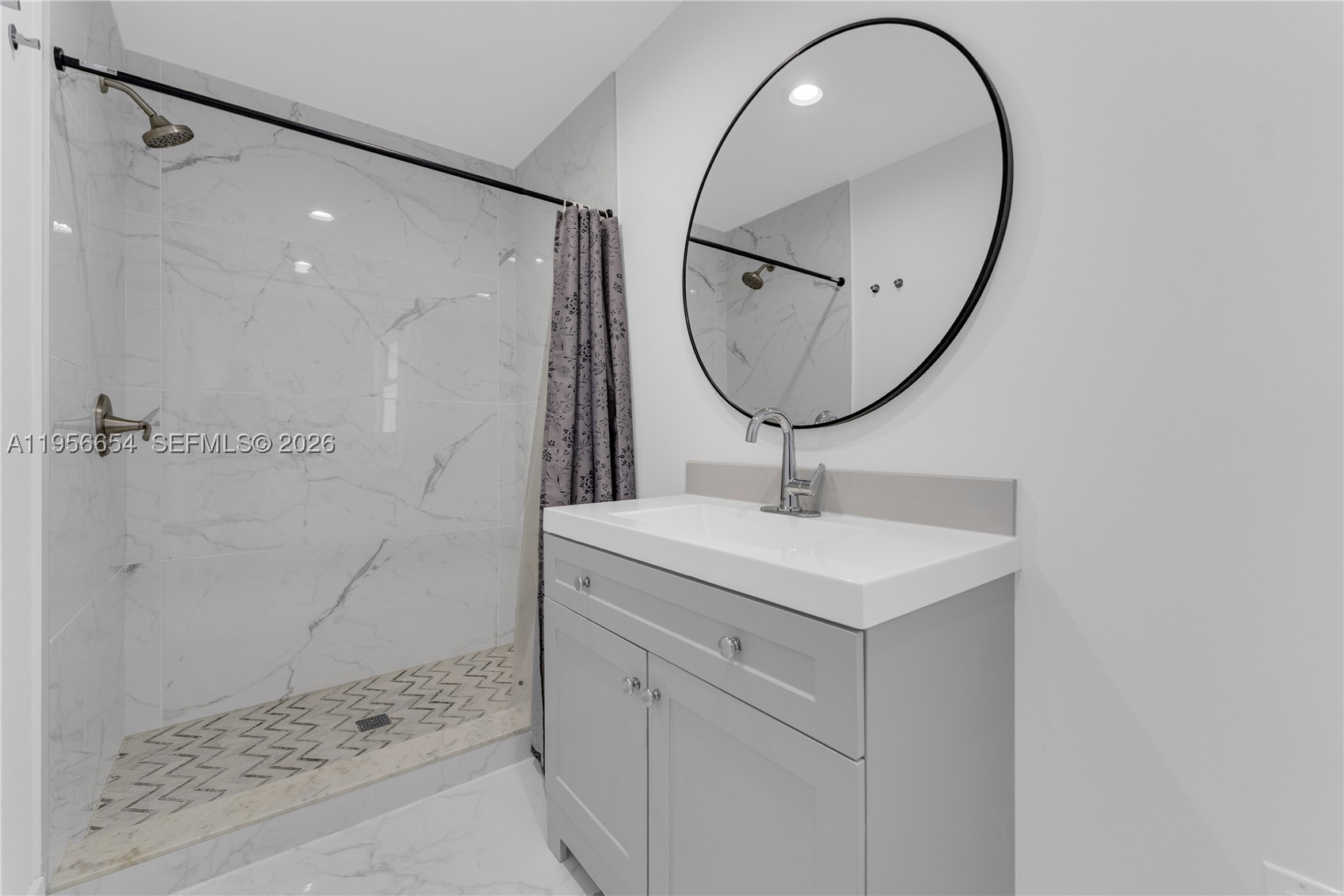 LAUREL OAKS EAST - Residential