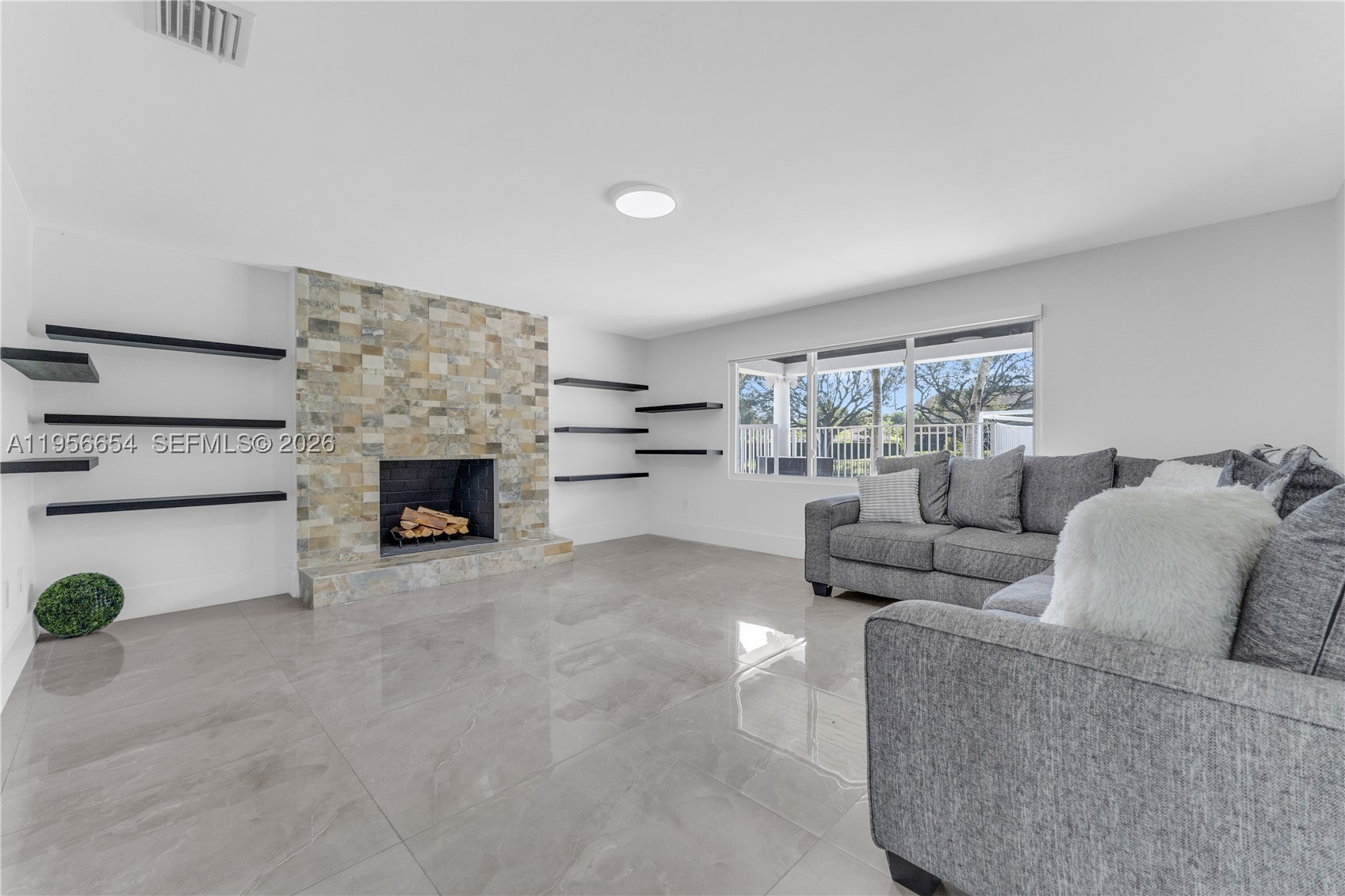 LAUREL OAKS EAST - Residential