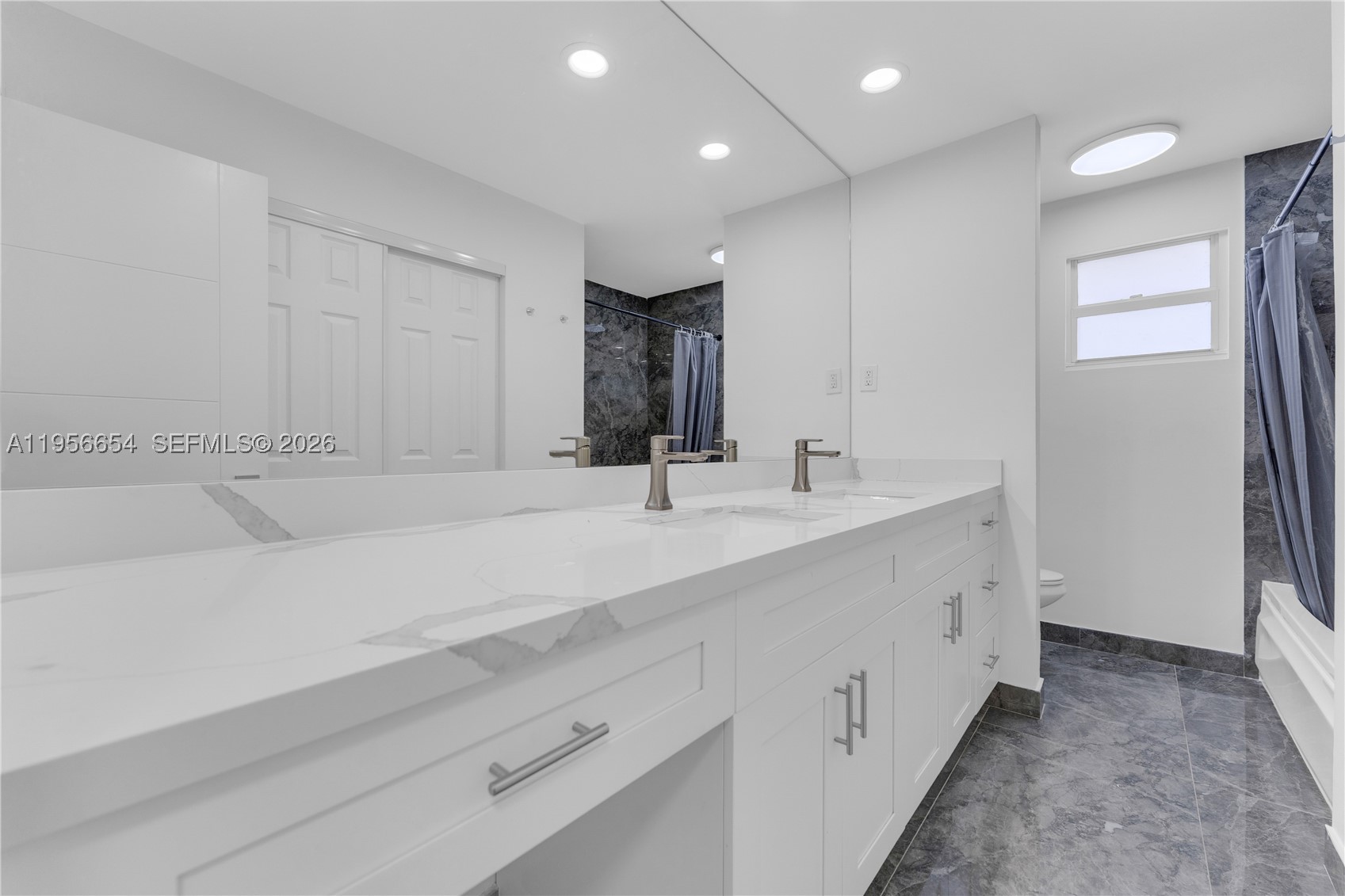LAUREL OAKS EAST - Residential