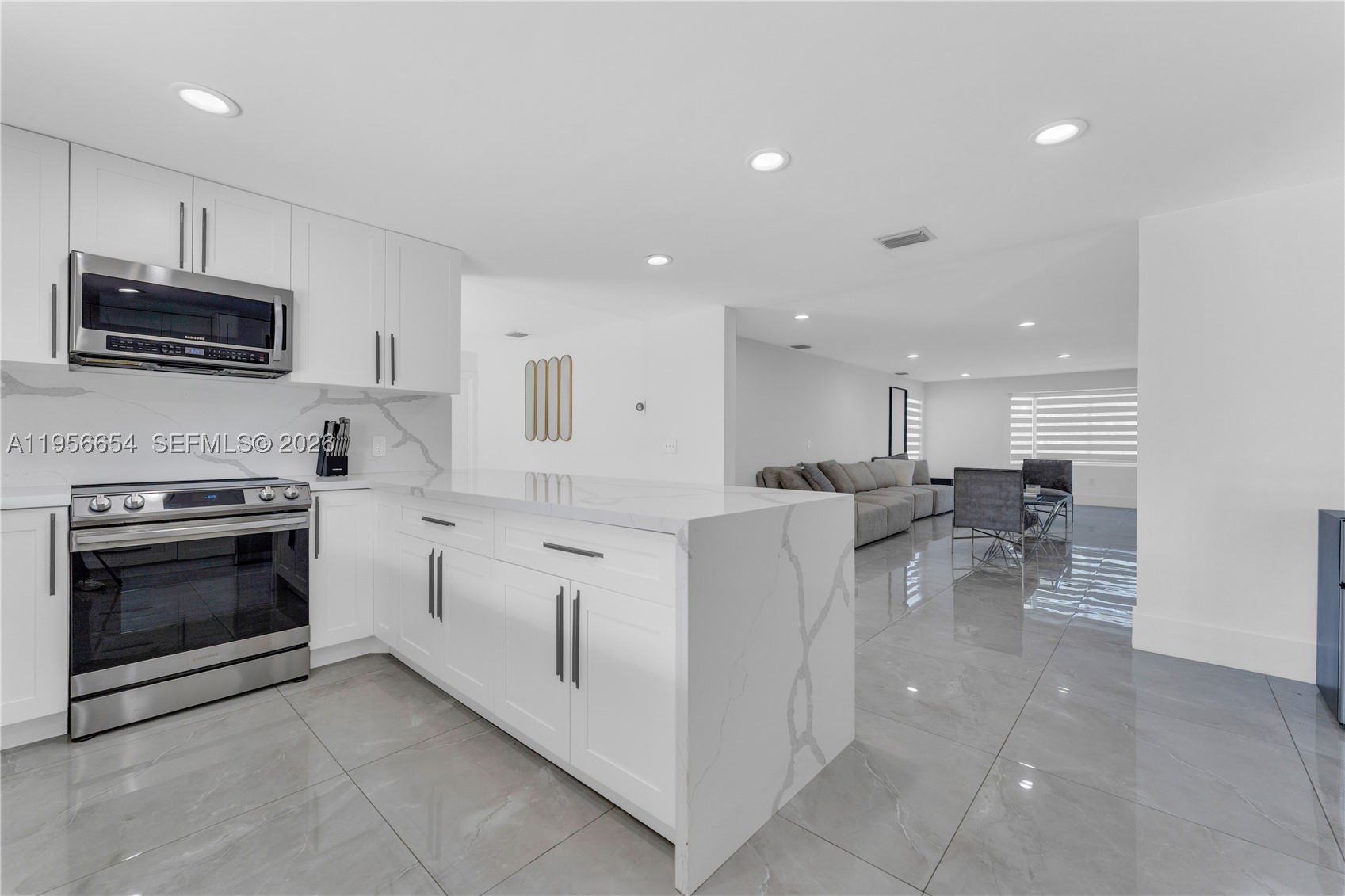 LAUREL OAKS EAST - Residential