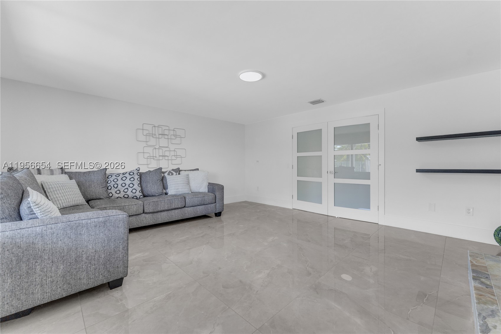 LAUREL OAKS EAST - Residential