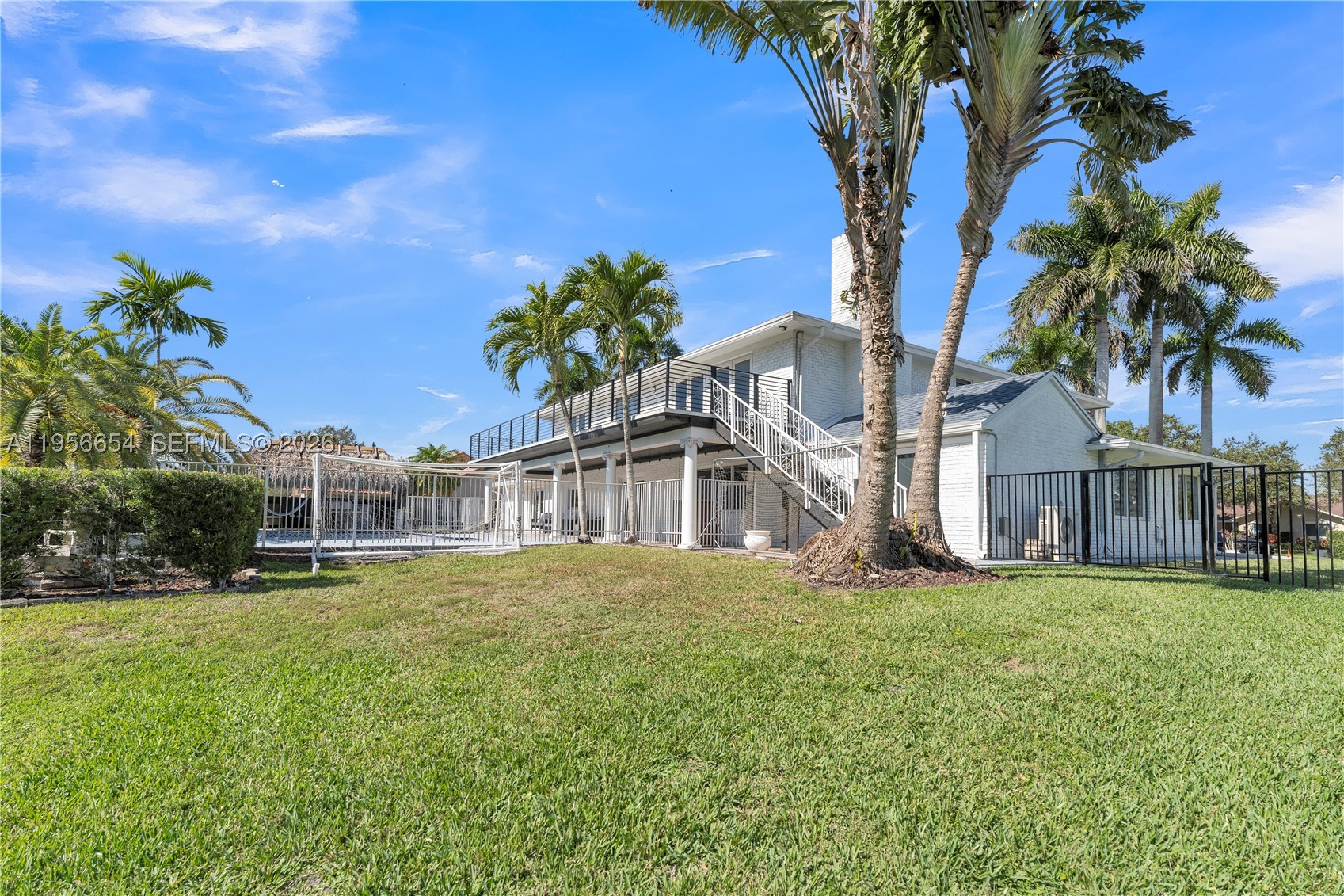 LAUREL OAKS EAST - Residential