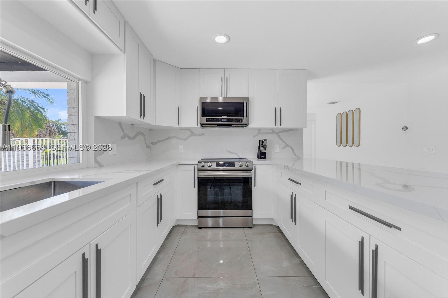 LAUREL OAKS EAST - Residential