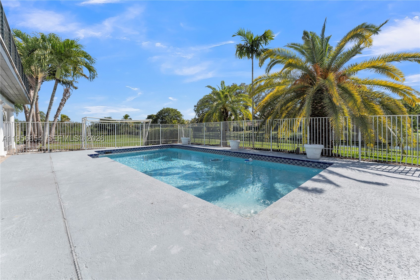LAUREL OAKS EAST - Residential
