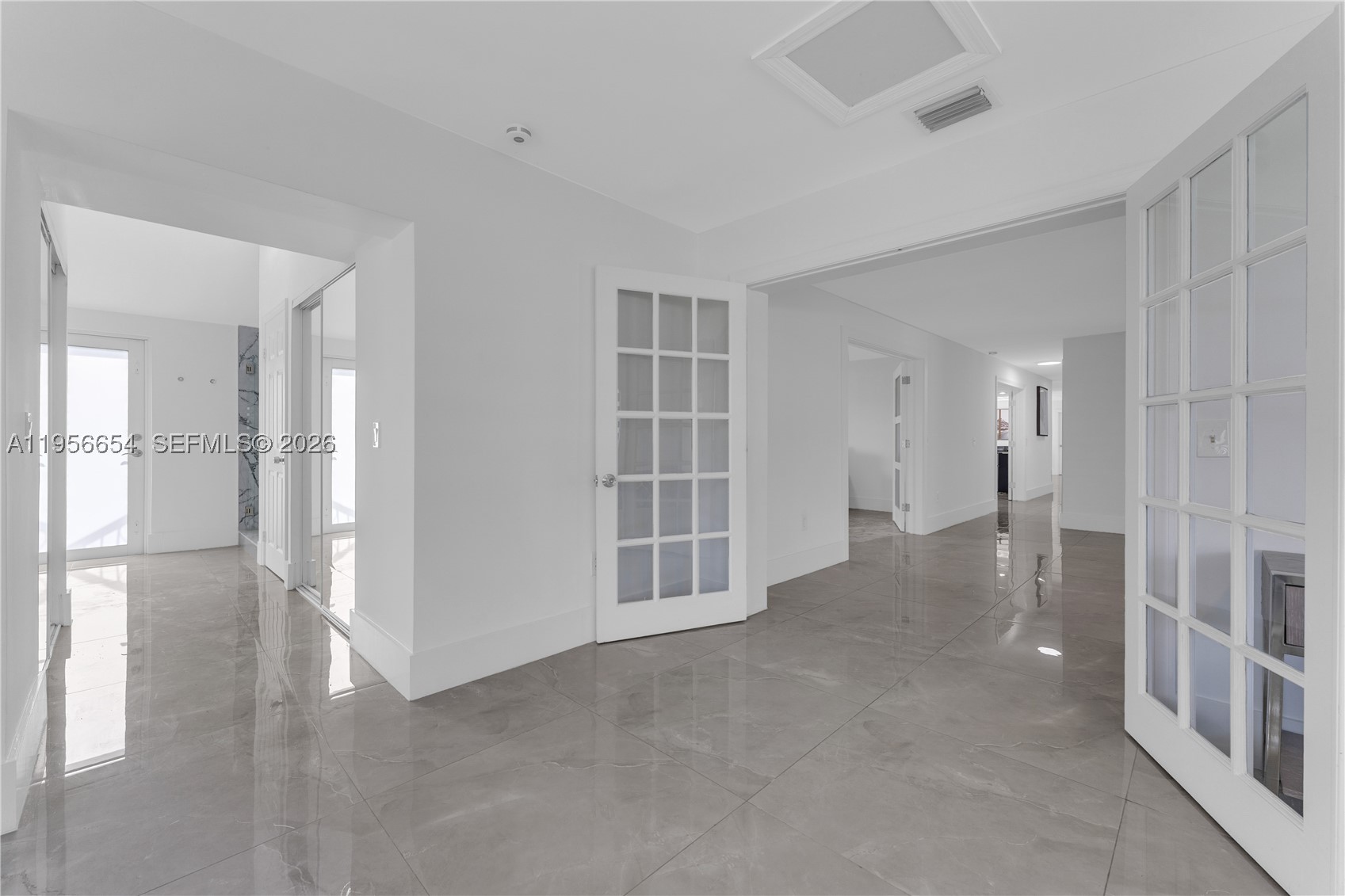 LAUREL OAKS EAST - Residential