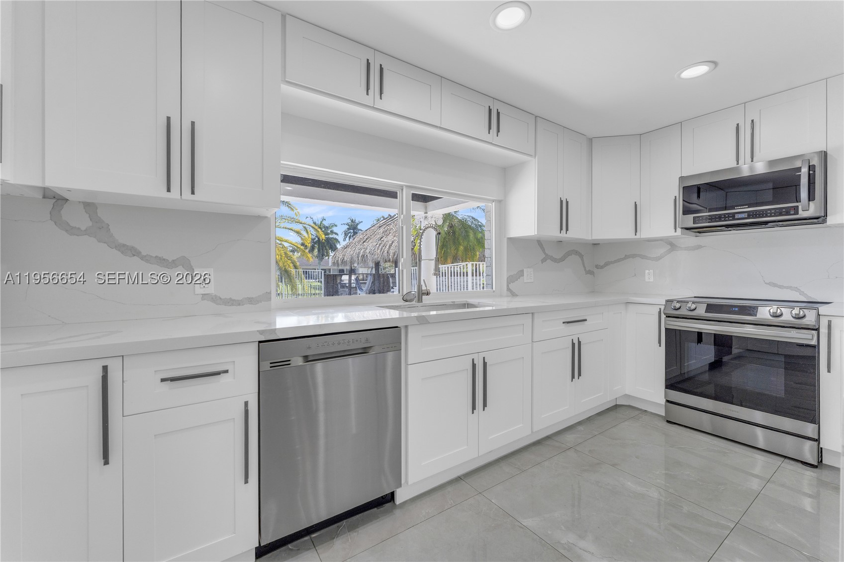 LAUREL OAKS EAST - Residential