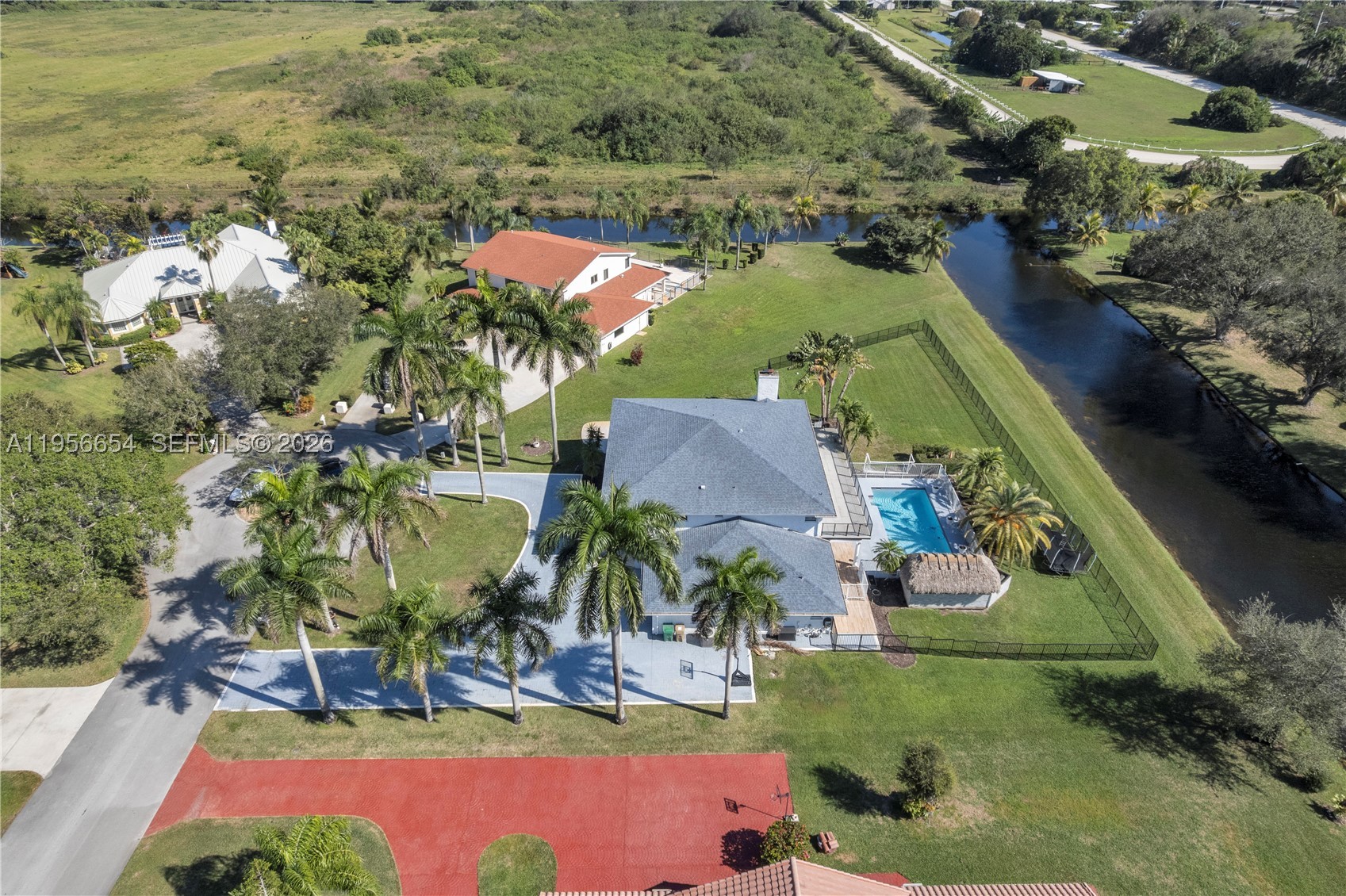 LAUREL OAKS EAST - Residential