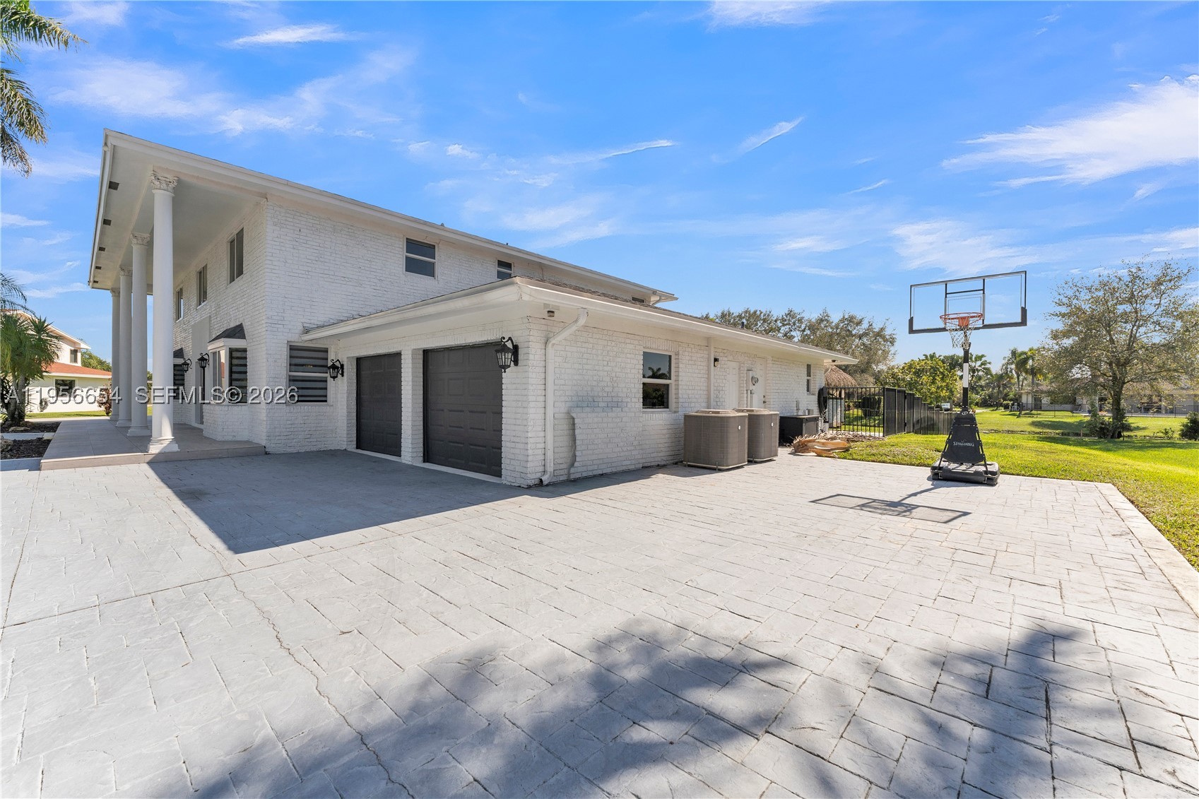 LAUREL OAKS EAST - Residential