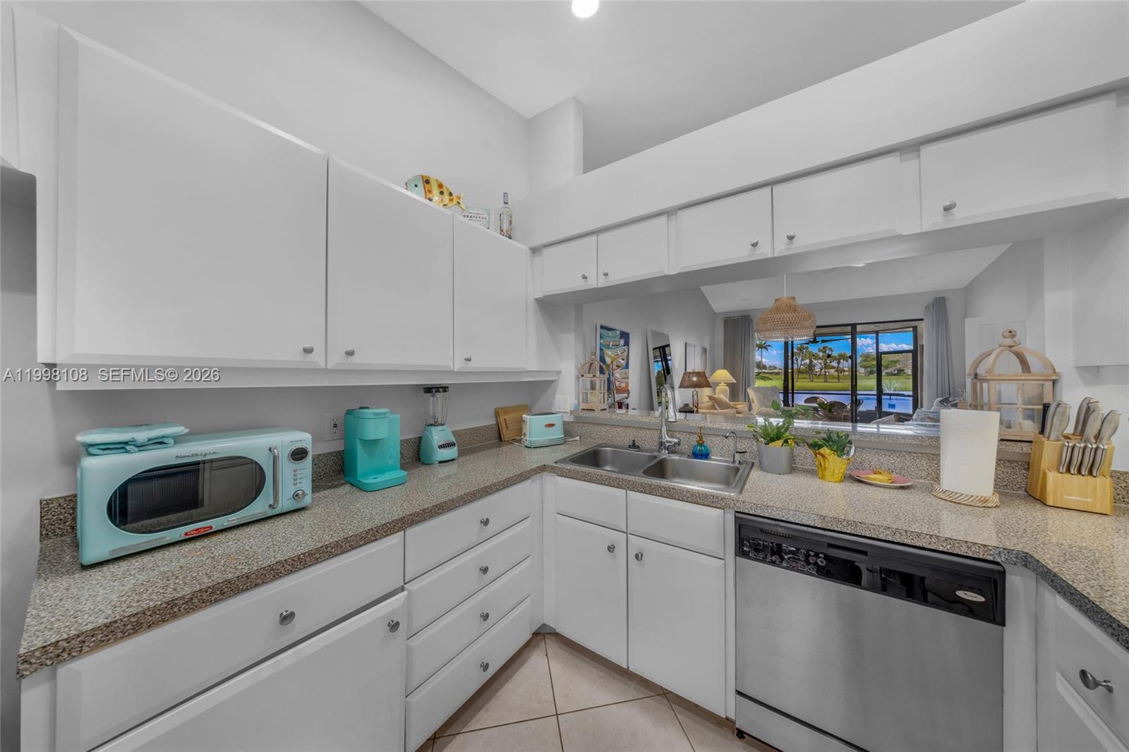 VILLAS OF BOCA DELRAY COND - Residential