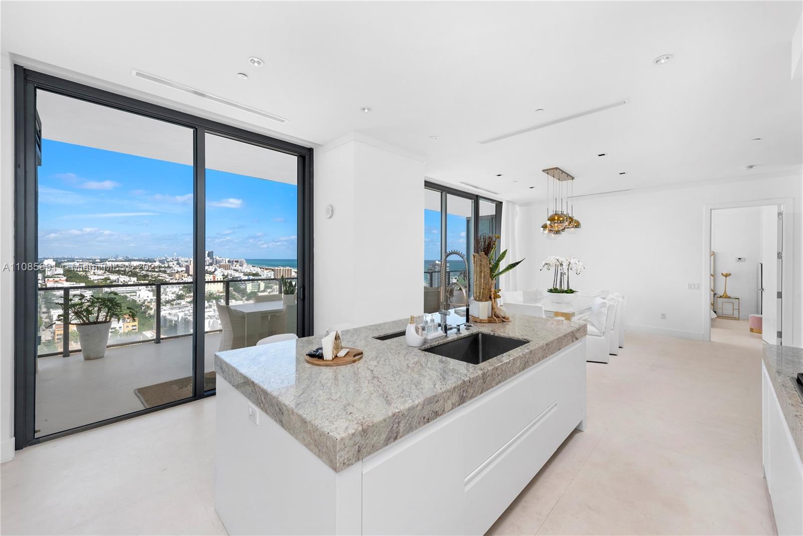 APOGEE CONDO - Residential