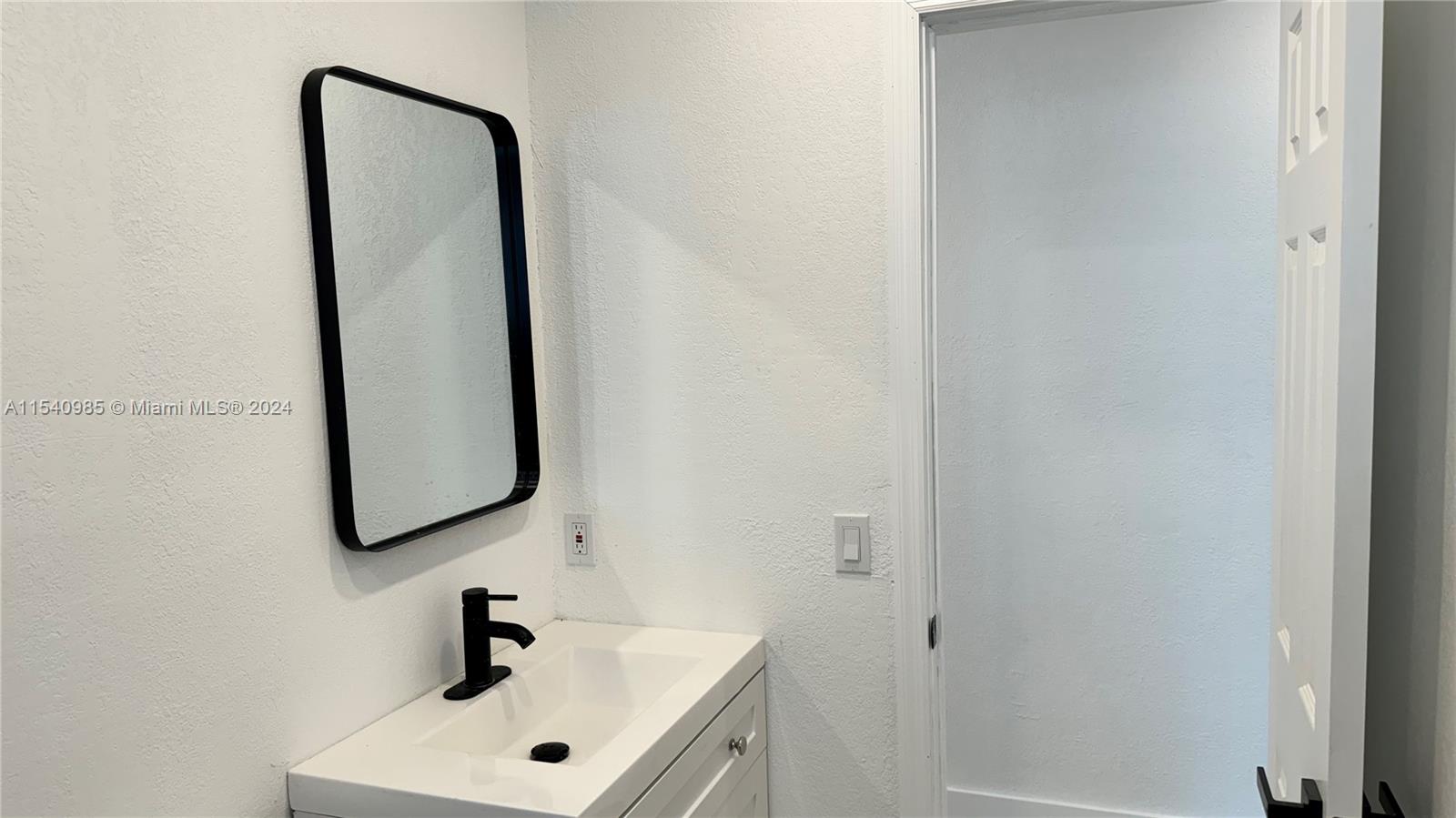 RIVIERA BEACH HEIGHTS ADD - Residential Lease