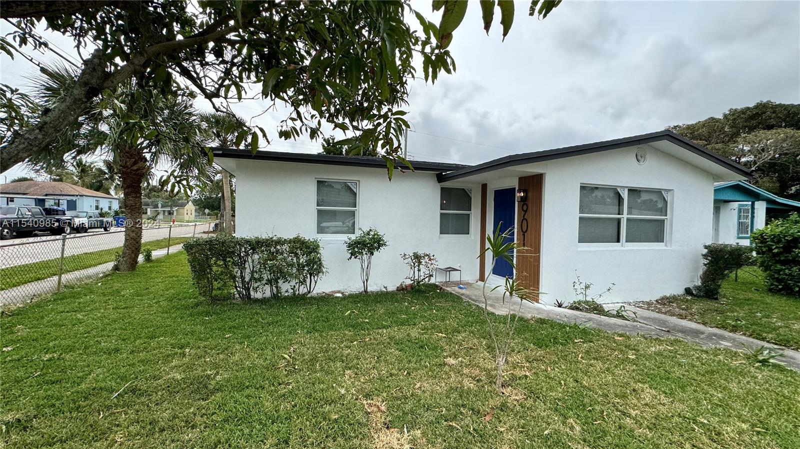 RIVIERA BEACH HEIGHTS ADD - Residential Lease