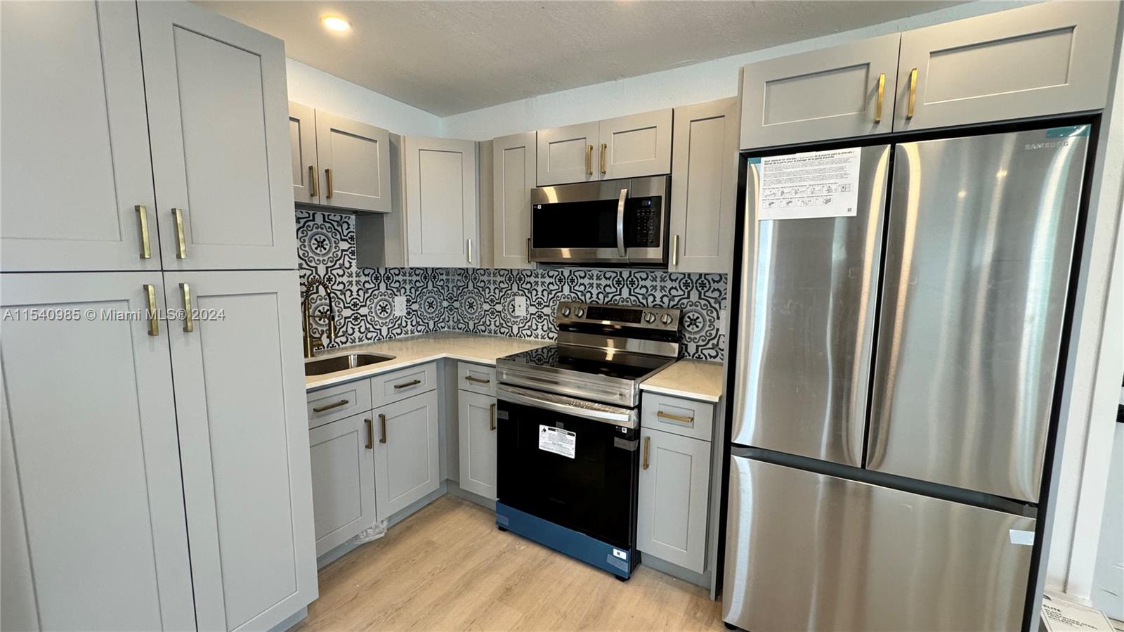 RIVIERA BEACH HEIGHTS ADD - Residential Lease