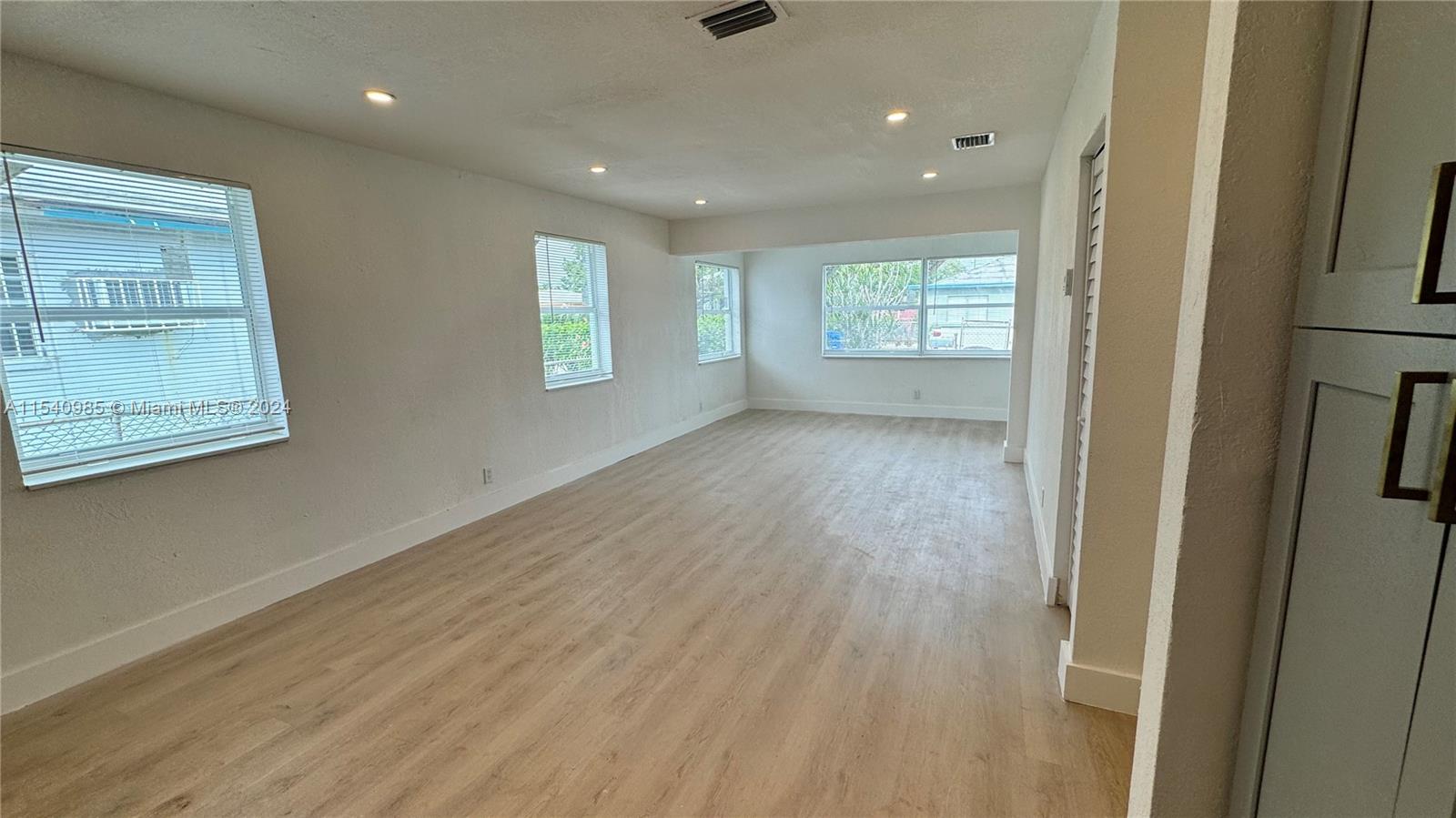 RIVIERA BEACH HEIGHTS ADD - Residential Lease