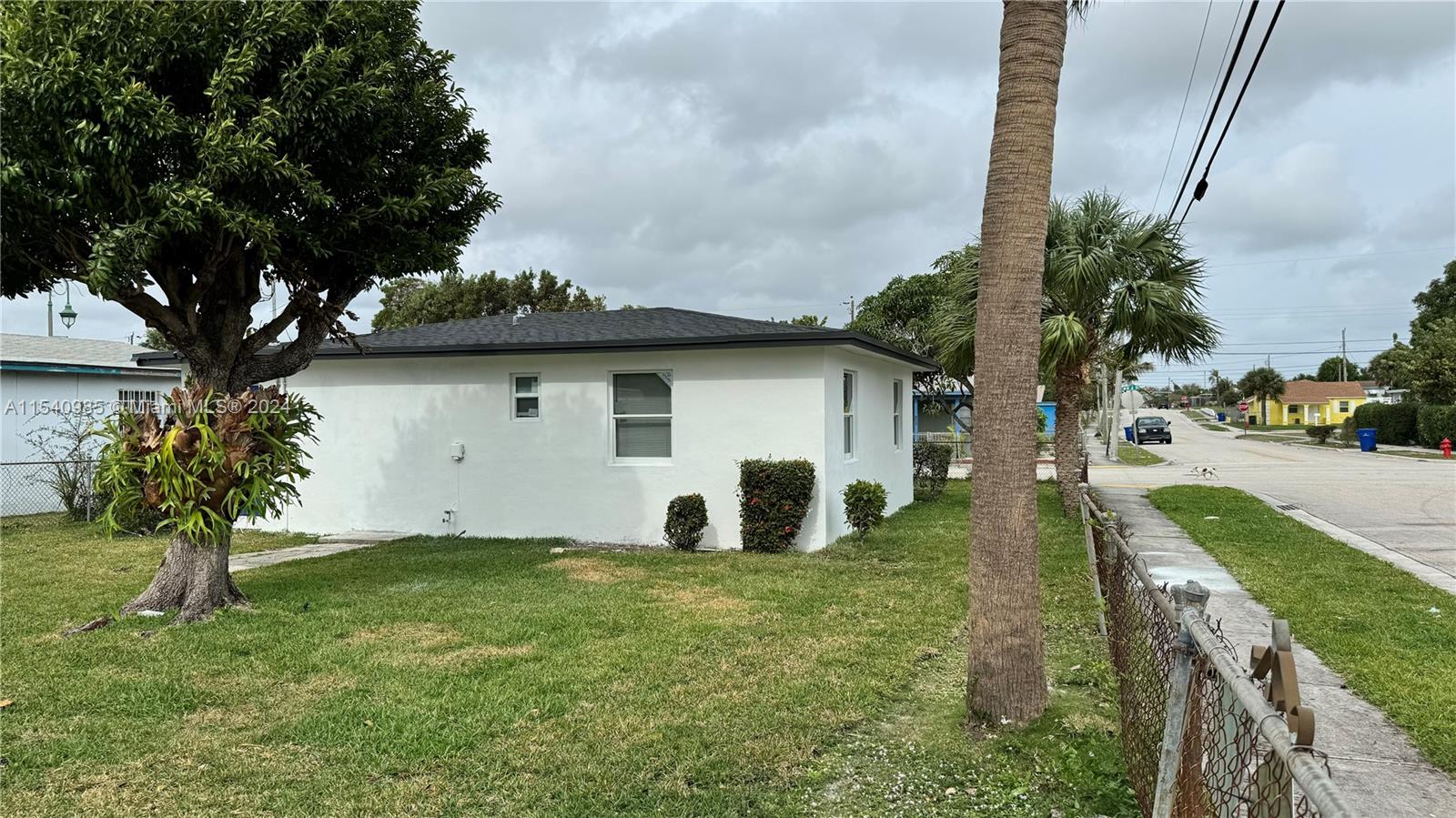 RIVIERA BEACH HEIGHTS ADD - Residential Lease