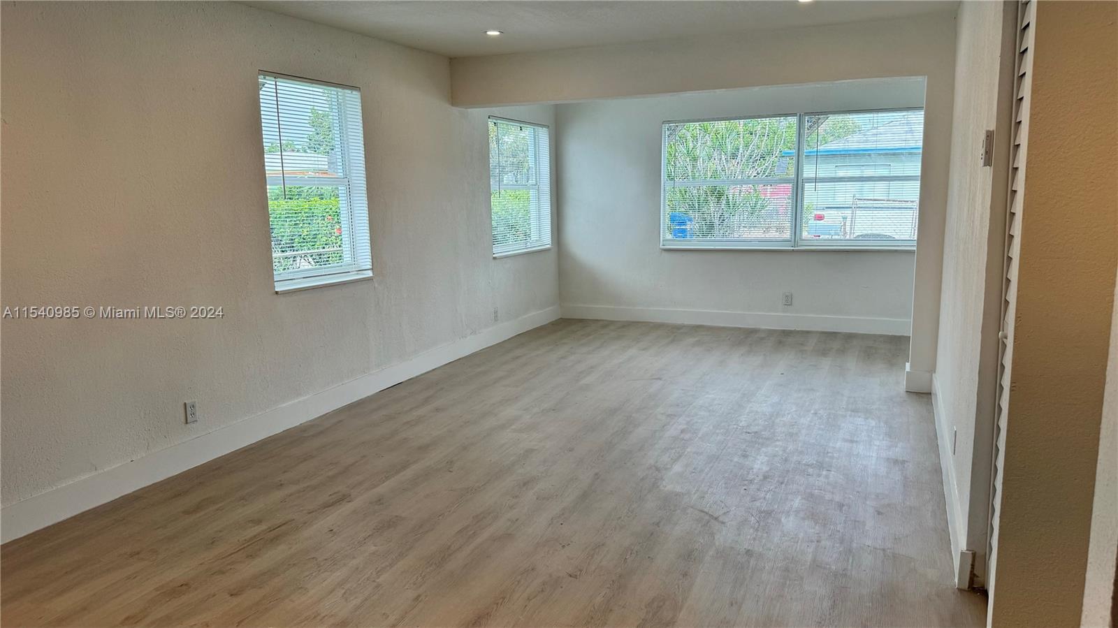 RIVIERA BEACH HEIGHTS ADD - Residential Lease