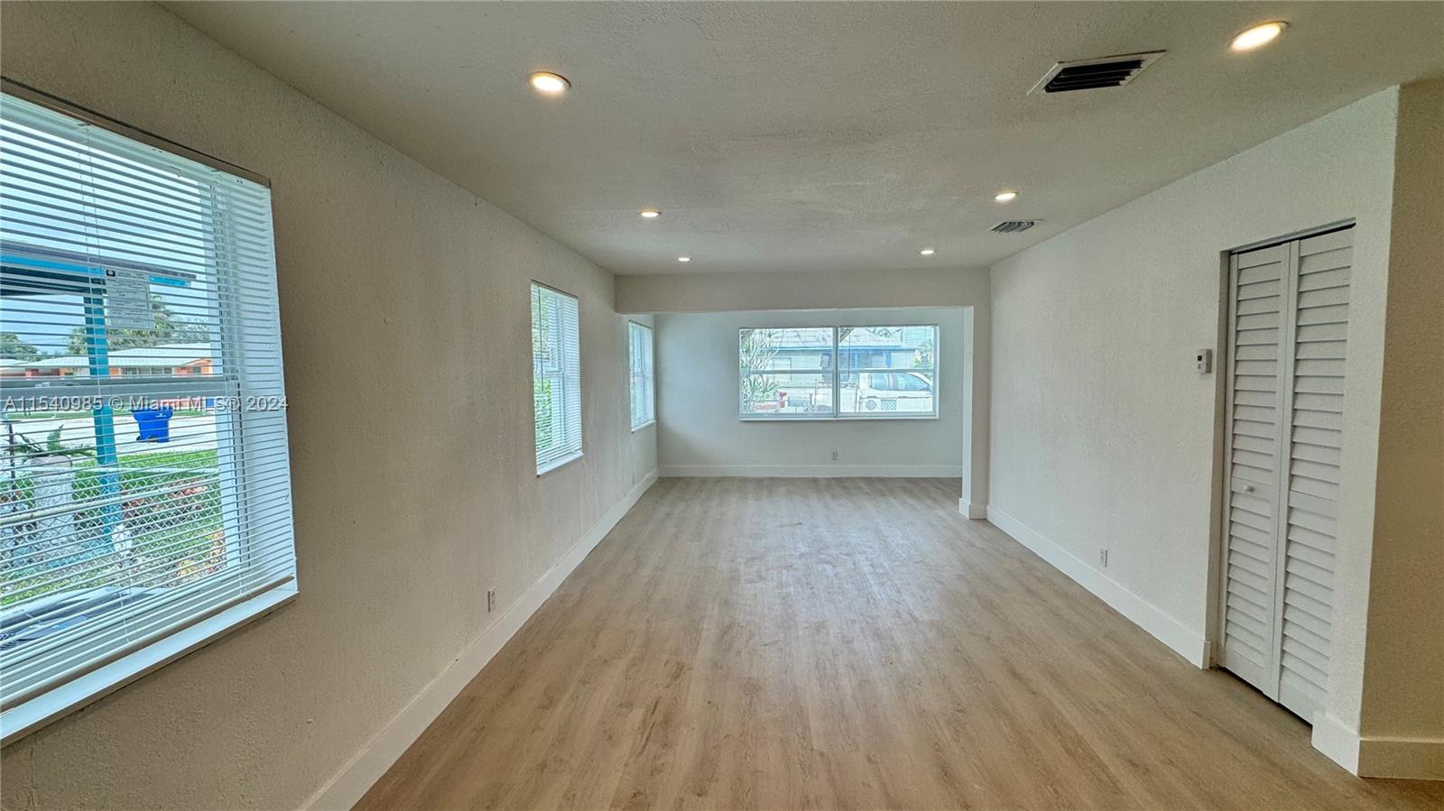 RIVIERA BEACH HEIGHTS ADD - Residential Lease