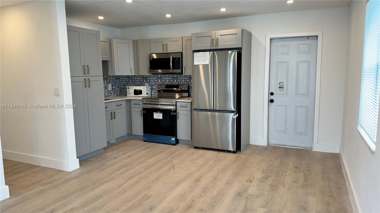 RIVIERA BEACH HEIGHTS ADD - Residential Lease