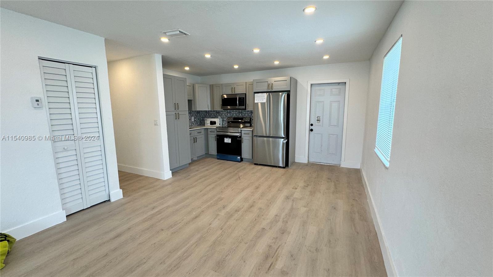 RIVIERA BEACH HEIGHTS ADD - Residential Lease