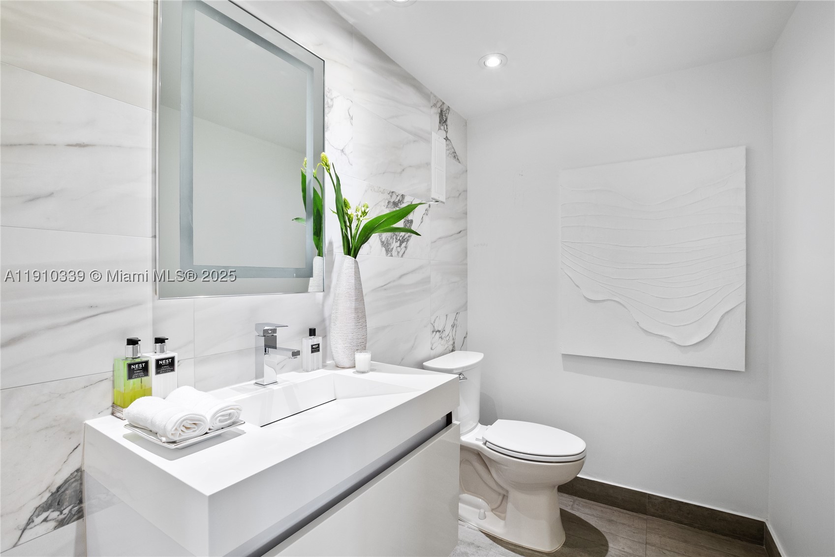 HAMPTONS WEST CONDO - Residential