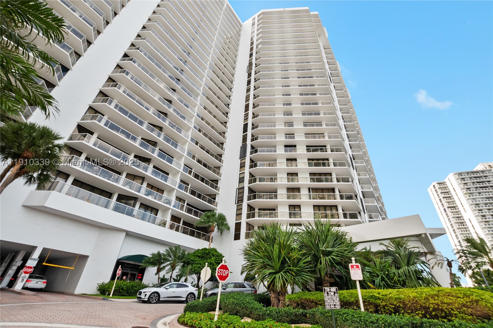 HAMPTONS WEST CONDO - Residential
