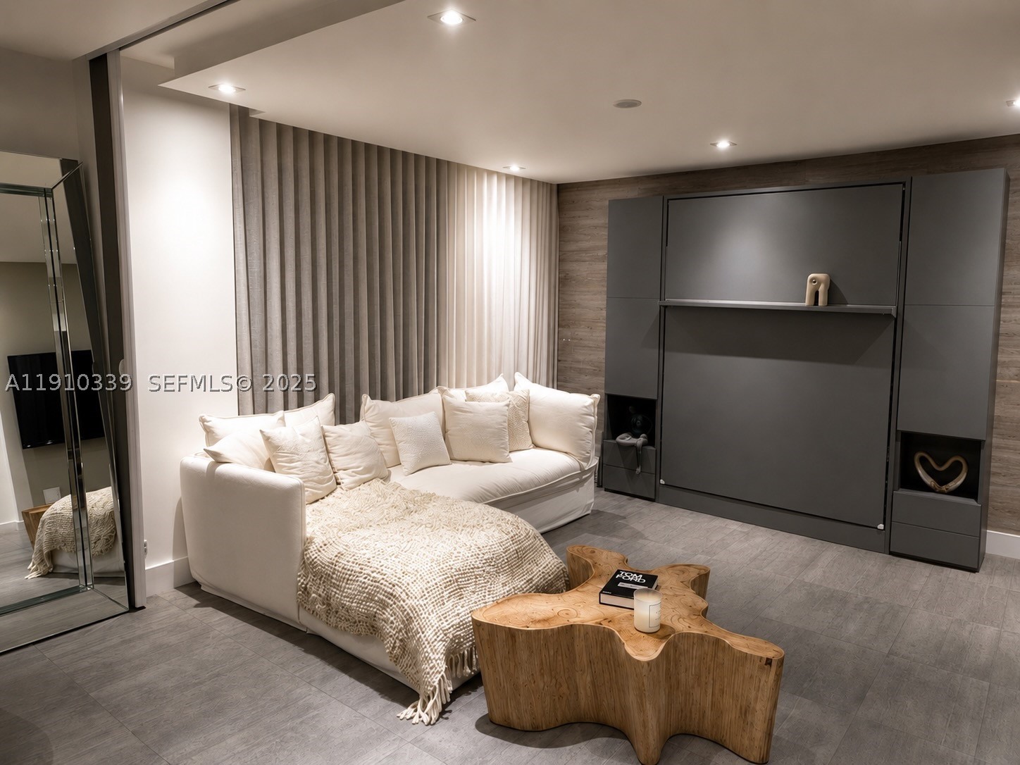 HAMPTONS WEST CONDO - Residential