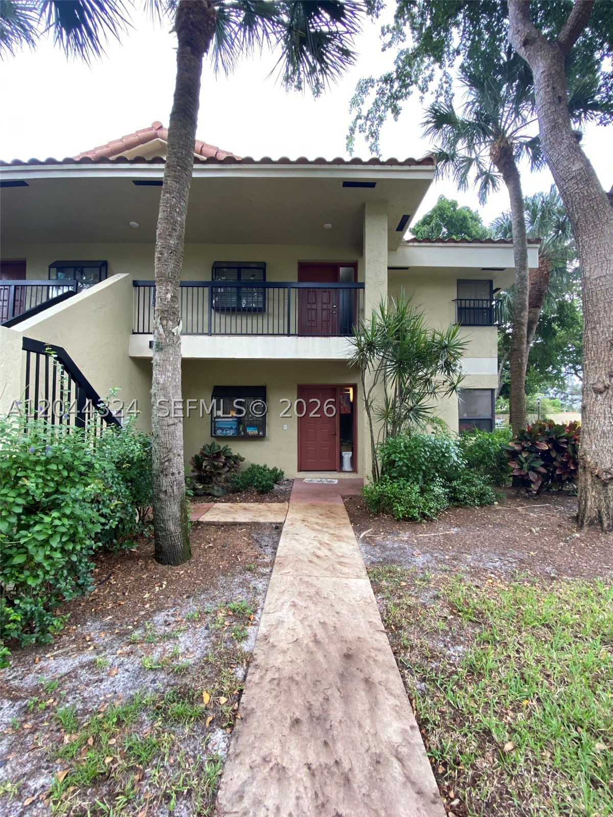 CENTERPOINTE CONDO - Residential Lease