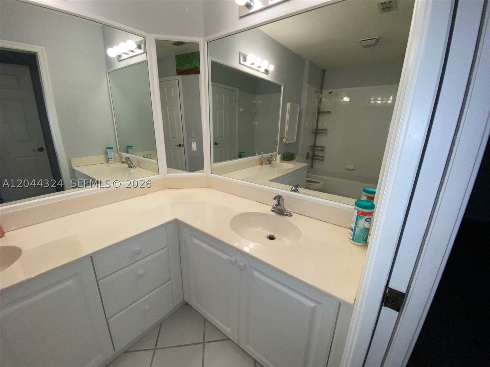 CENTERPOINTE CONDO - Residential Lease