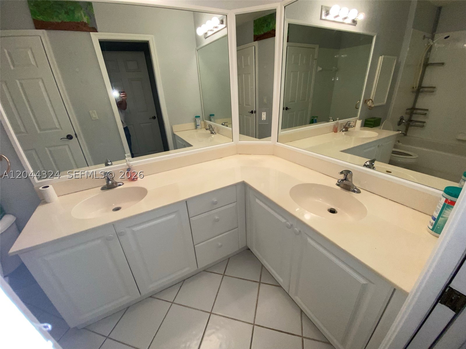 CENTERPOINTE CONDO - Residential Lease