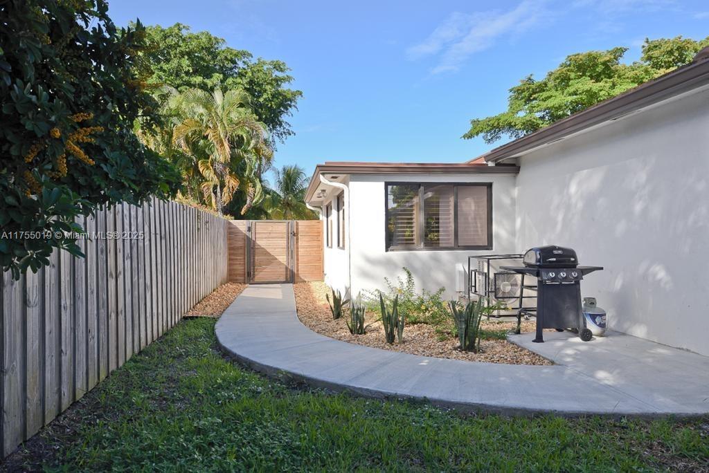 SUNSET TRAILS - Residential Lease