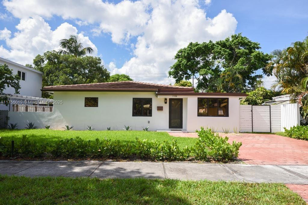 SUNSET TRAILS - Residential Lease