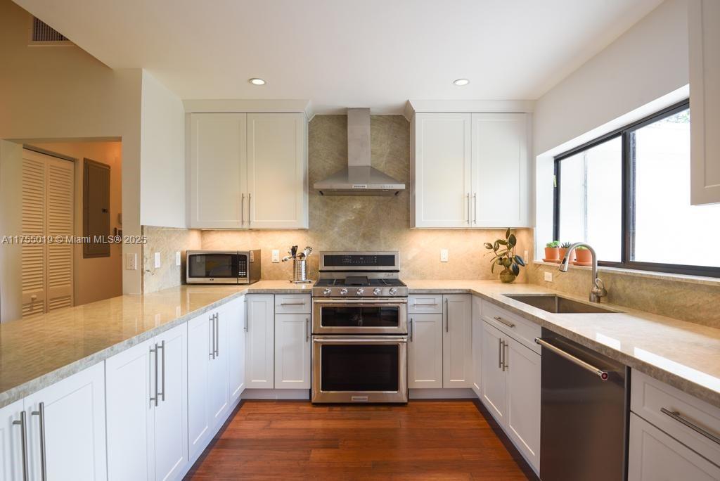 SUNSET TRAILS - Residential Lease
