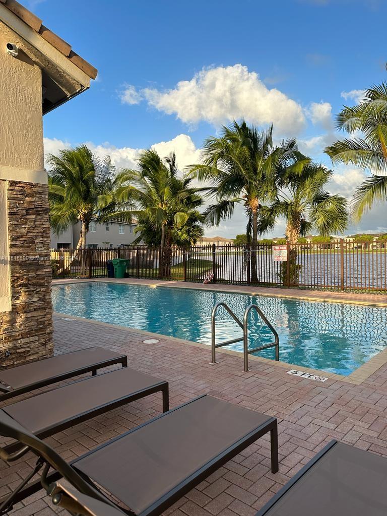 AB AT TAMIAMI TRAIL PHASE - Residential