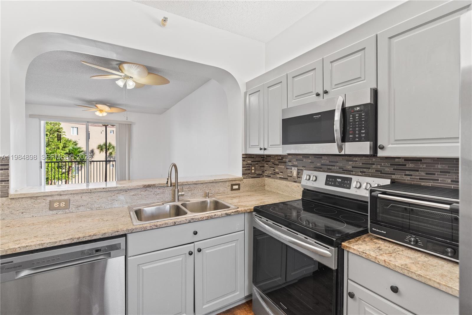 SOUTHAMPTON CONDOMINIUM - Residential